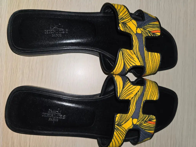 Hermes Printed Satin Oran Slides Black/Yellow Size 38 2017 Shoes