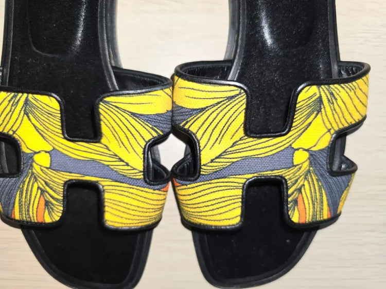 Hermes Printed Satin Oran Slides Black/Yellow Size 38 2017 Shoes