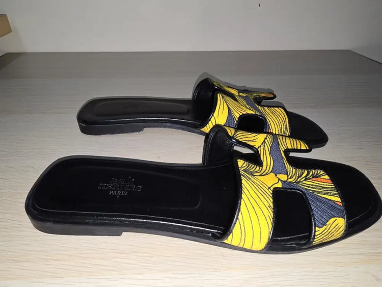 Hermes Printed Satin Oran Slides Black/Yellow Size 38 2017 Shoes