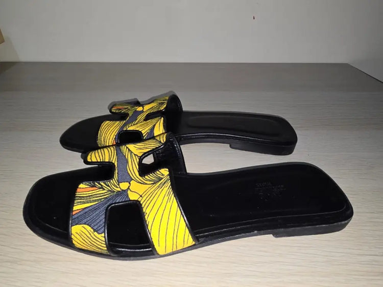 Hermes Printed Satin Oran Slides Black/Yellow Size 38 2017 Shoes