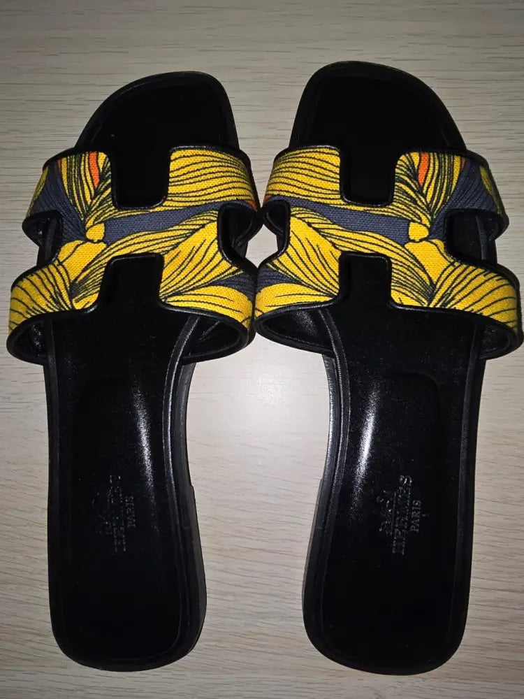 Hermes Printed Satin Oran Slides Black/Yellow Size 38 2017 Shoes