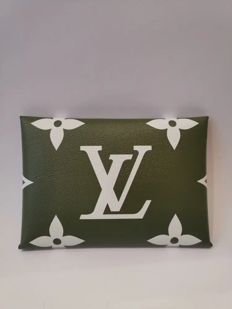 Louis Vuitton Pochette (Pch) Pouch & Clutch