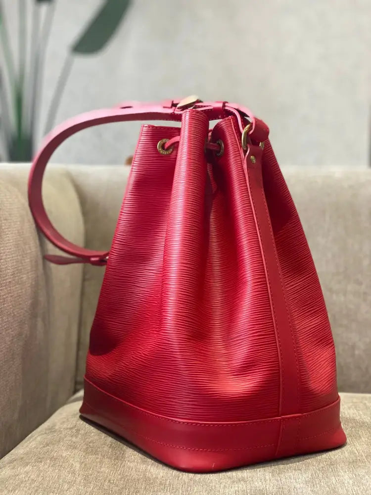 Vintage Epi Noe Gm Bucket Bag Red Crossbody