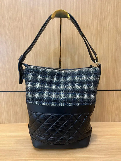 Chanel Casual Style Hobo Tweed / Calfskin Ghw Black Seri 26 Shoulder Bag