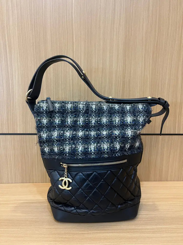 Chanel Casual Style Hobo Tweed / Calfskin Ghw Black Seri 26 Shoulder Bag