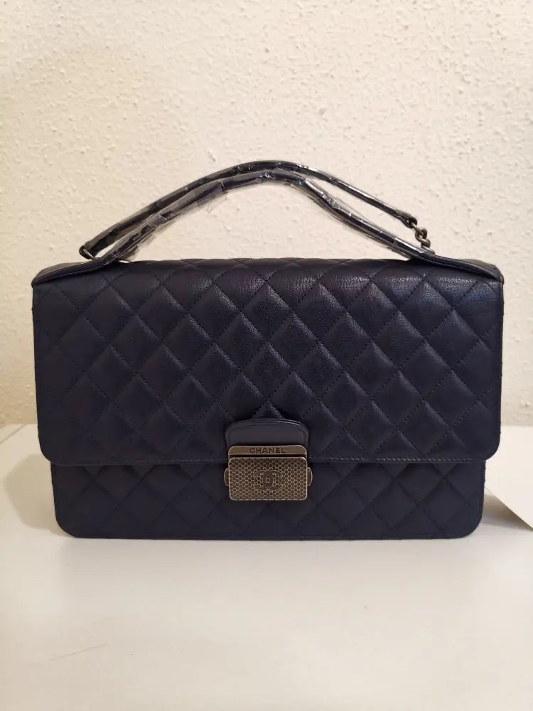 Chanel Caviar Jumbo Blue Cc University Flap Rthw #23 Crossbody Bag