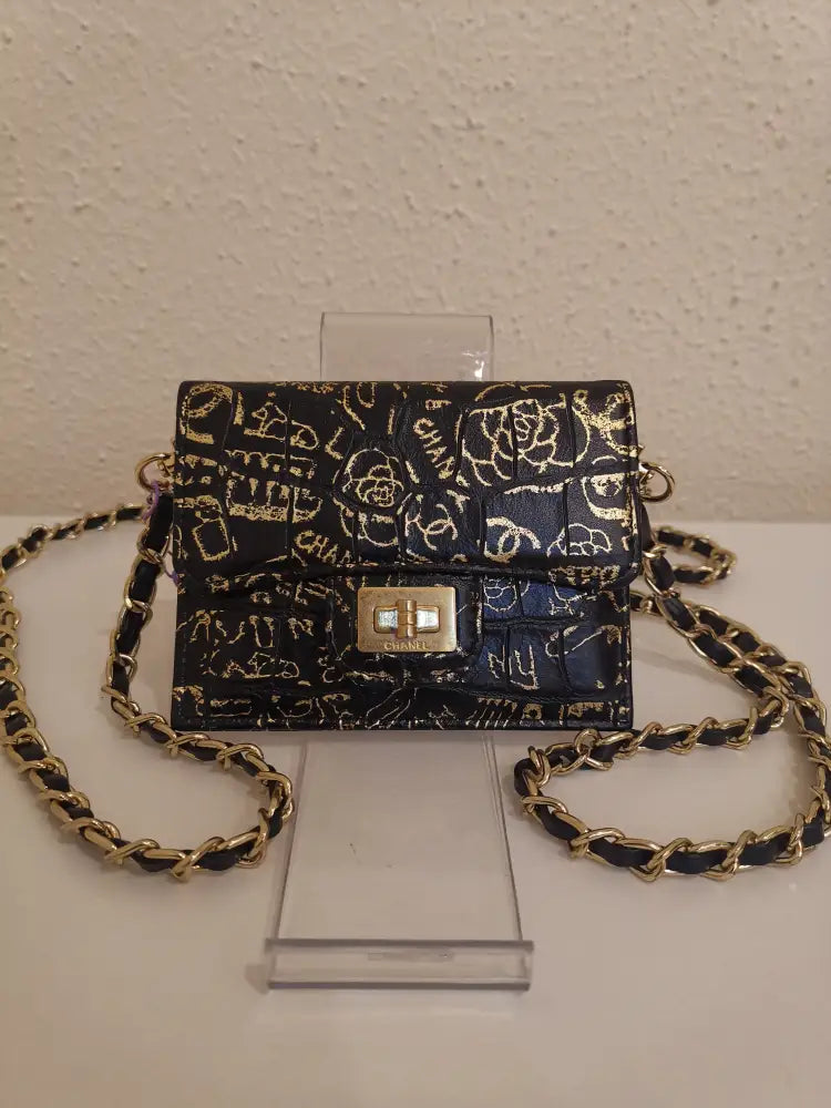 Chanel Reissue Black / Gold Graffiti Croc Wallet Card Ghw #28 Crossbody Bag