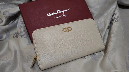 Ferragamo Gancini Long Wallet Zipper 2023