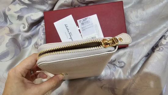 Ferragamo Gancini Long Wallet Zipper 2023