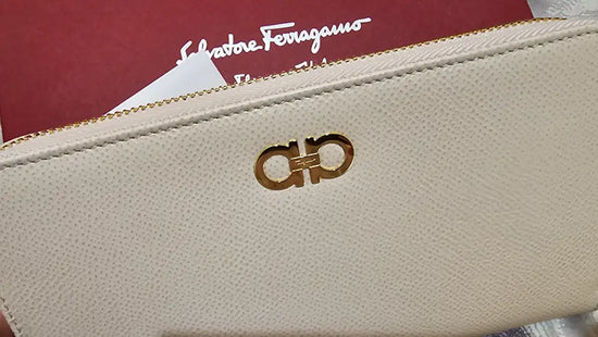 Ferragamo Gancini Long Wallet Zipper 2023