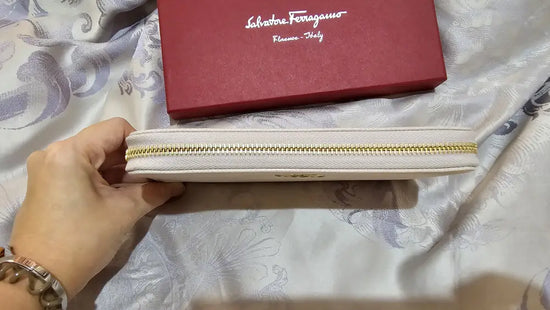 Ferragamo Gancini Long Wallet Zipper 2023